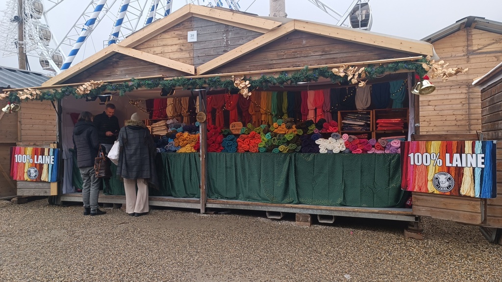 MDN - Chalet vente non-alimentaire (6m x 2,2m) avec auvent et portes ouvrables ou amovibles en bas