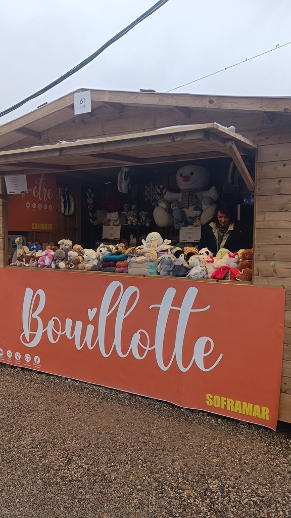 MDN - Chalet produits alimentaires non consommables sur place (conserves, épices, thés, etc...) (3m x 2,2m) avec auvent et portes amovibles sur le bas 